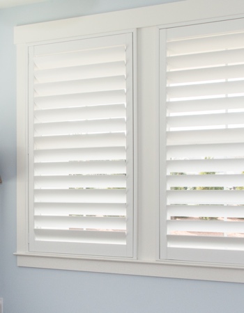 Hidden tilt rod shutters closed. Plantation shutters with hidden tilt rods in Fort Lauderdale